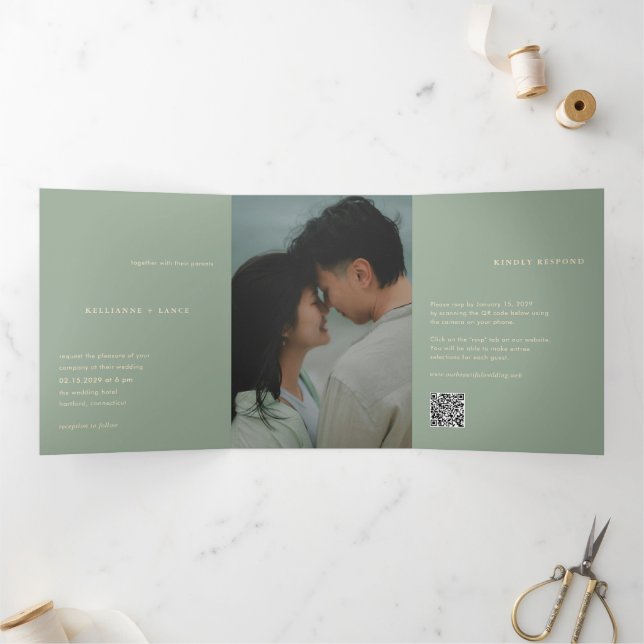 Convite Com Dobra Tripla Modern Sage Green Simple Photo QR Code Wedding (Dentro)