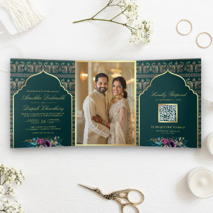 Convite Com Dobra Tripla Padrão de Pavão Dourado Turquesa Floral Casamento