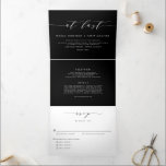 Convite Com Dobra Tripla Preto e Branco no Último Casamento de Script Minim<br><div class="desc">Convide convidados para o seu evento com este convite de casamento multifunções. Ele apresenta uma escrita caprichosa e uma simples tipografia. Personalize adicionando seus detalhes de casamento. Este convite de casamento preto e branco é perfeito para qualquer tema de casamento ou estação.</div>