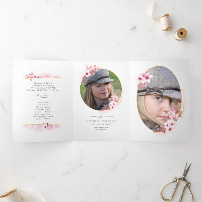 Convite Com Dobra Tripla Quinceañera Tri-Fold Rosa Primavera Flor de Cereje (Dentro)