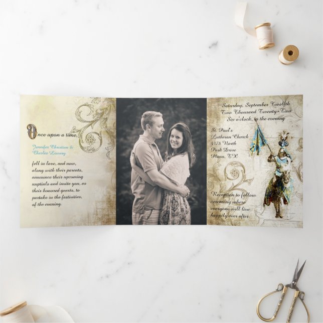 Convite Com Dobra Tripla Renaissance Fairytale Wedding Photo (Dentro)