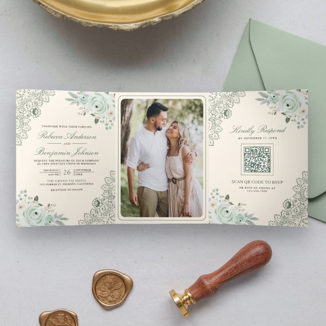 Convite Com Dobra Tripla Rosas Verde Salvia em Renda Floral Creme Código QR (Criador carregado)