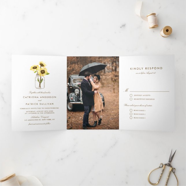 Convite Com Dobra Tripla Rústicos Girassóis no Casamento Mason Jar Country (Dentro)