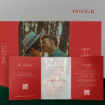 Convite Com Dobra Tripla Simples casamento de fotos vermelhas no Natal Eleg<br><div class="desc">A moderna e simples tendência de tipografia minimalista vermelha em um modelo de convite para casamento no inverno de de orçamento triplo com 2 fotos, rsvp online e detalhes com a digitalização de códigos QR para o site com um script de caligrafia de tendências e cobertura transparente de fotos. Fácil...</div>