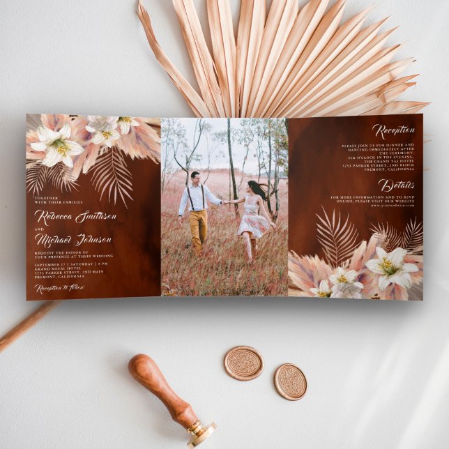 Convite Com Dobra Tripla White Lily Floral Palm Pampas Burnt Orange Wedes (Criador carregado)