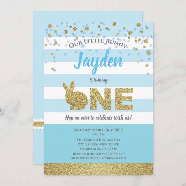 Convite de 1º aniversário do menino coelho azul e  (Frente/Verso)