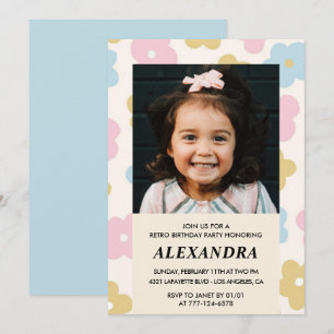 convite de 7º aniversário Flores Groovy Retro Fofo