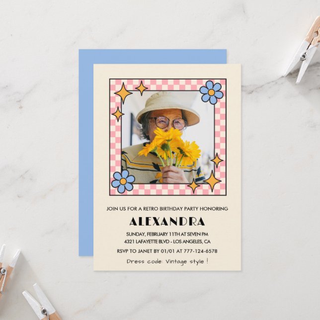Convite de 80 de aniversário Retro Groovy Blue Flo (Frente/Verso In Situ)