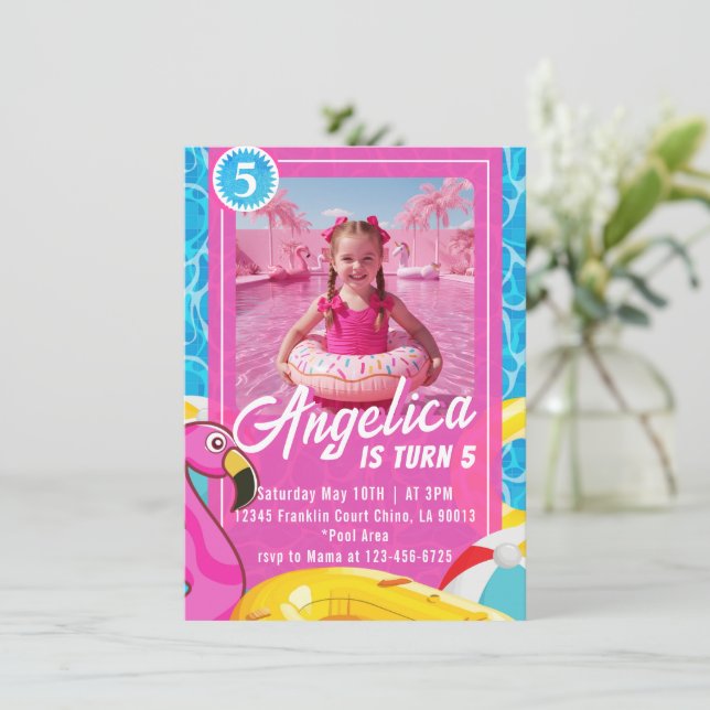 Convite de Aniversário Boneca Rosa Moda Piscina (Em pé/Frente)