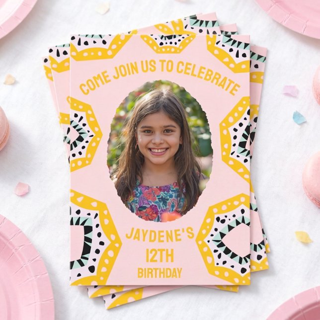 Convite de Aniversário com Foto e Formas Coloridas (Celebrate in style. A cheerful girly invite with a playful border and photo centerpiece.)