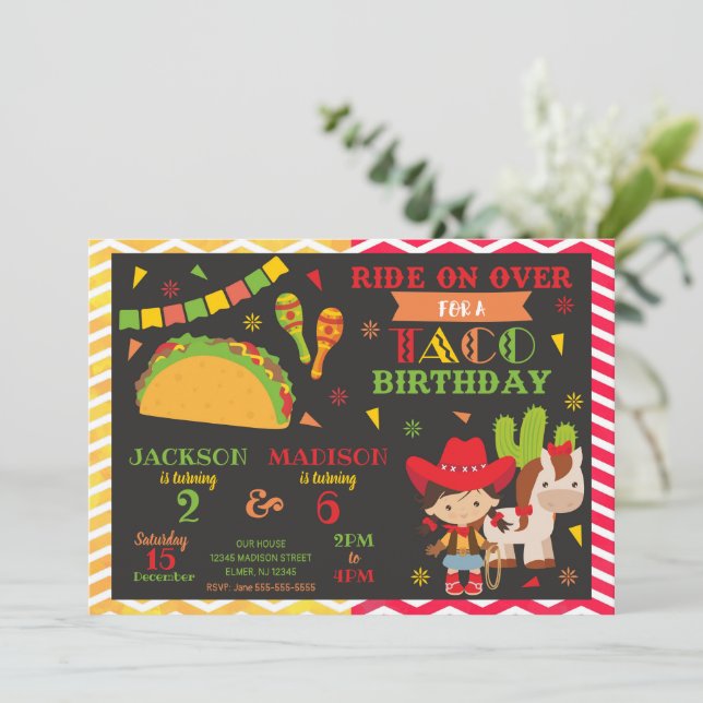 Convite de Aniversário Conjunto de Tacos e Cowgirl (Em pé/Frente)