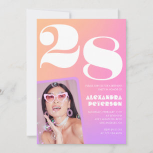Convite de aniversário de 28 anos com gradiente ro