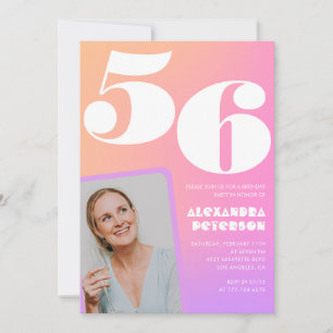 Convite de aniversário de 56 anos com gradiente ro