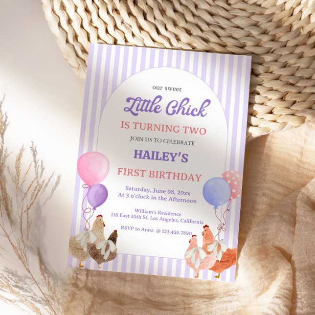 Convite de Aniversário de Frango Roxo Pastel (Pastel purple chicken birthday invitation for a sweet and charming girl farm party. 🐔💜🎉)