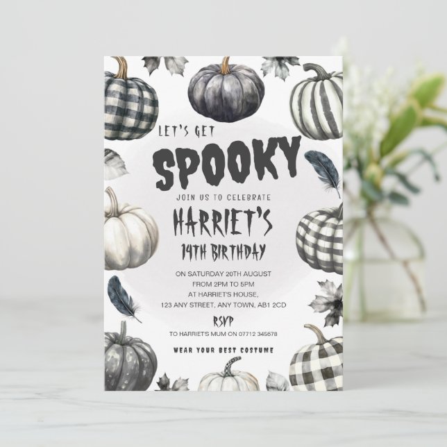 Convite de Aniversário de Halloween Abóbora Monocr (Em pé/Frente)