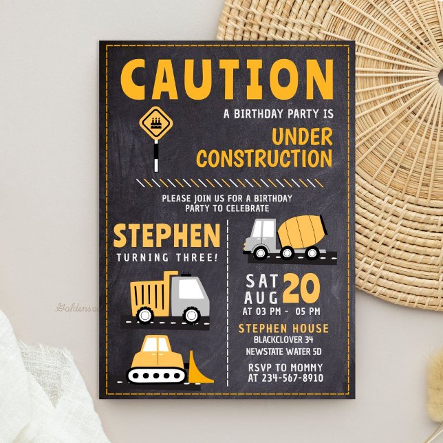 Convite de Aniversário de Lousa de Construção (Construction Chalkboard Birthday Party Invitation)