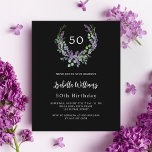 Convite de aniversário de orçamento para florais d<br><div class="desc">Fundo preto. Uma coroa floral feita de flores lavandas e de eucalipto verde de cor aquosa. Personalize e adicione seu nome,  idade e detalhes da festa. Texto branco. 1 folha = 1 convite impresso de borda a borda.</div>
