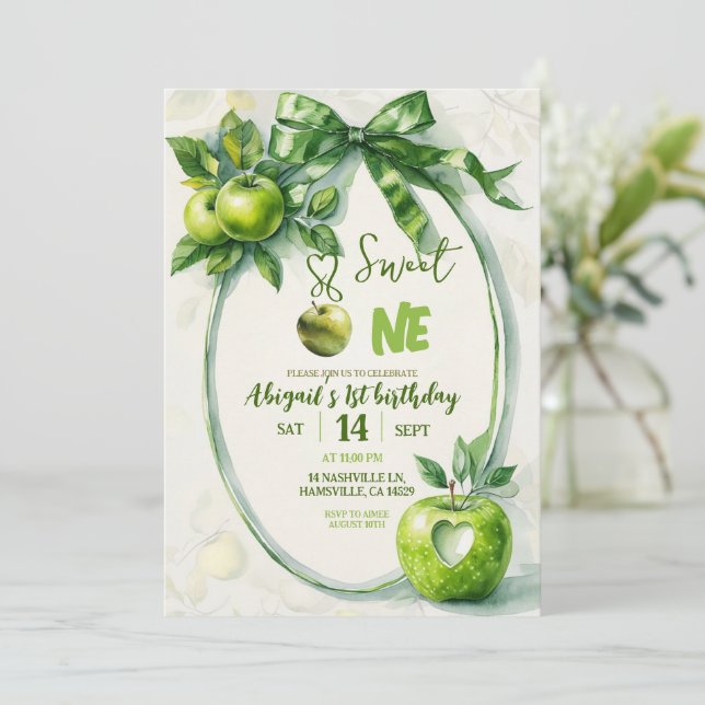 Convite de Aniversário de Um Ano Maçã Verde Doce (Em pé/Frente)