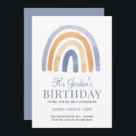Convite de aniversário do Boho Rainbow Blue Kid<br><div class="desc">Um convite de aniversário de um doce estilo aquarela,  com cor azul,  do arco-íris,  com tipo colorido. Simples e caprichoso. Padrão do arco-íris no verso do convite.</div>