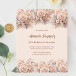 Convite de aniversário do Cream Pach rosa gold flo<br><div class="desc">Um convite moderno,  na moda e glamouroso para uma festa de aniversário. Um fundo de cor rosa,  leve e leve,  colorido,  decorado com flores creme,  cor de pêssego. Personalize e adicione os detalhes da sua festa. 1 folha = 1 convite impresso de borda a borda.</div>