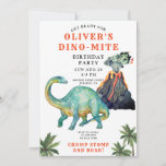 Convite de Aniversário do Dinosaur Kid<br><div class="desc">Um convite de aniversário de dinossauro dino-ácaro que apresenta um brontossauro,  folhas de palma primevais e um vulcão em erupção. Uma cena desde o início do tempo,  com tipografia colorida em verde vermelho e branco. Negrito e amigável. Este dino amigável não é muito assustador para crianças pequenas!</div>