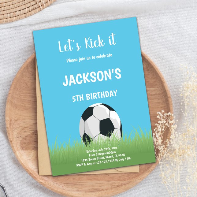 Convite de Aniversário do Futebol Azul Sky (Blue sky Ball On Grass Soccer Birthday Invitations)