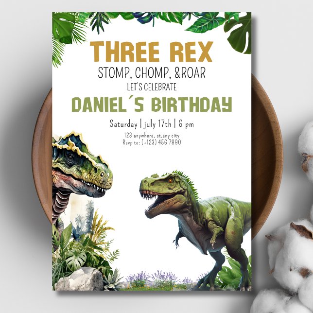 Convite de aniversário impresso de três dinossauro (Criador carregado)