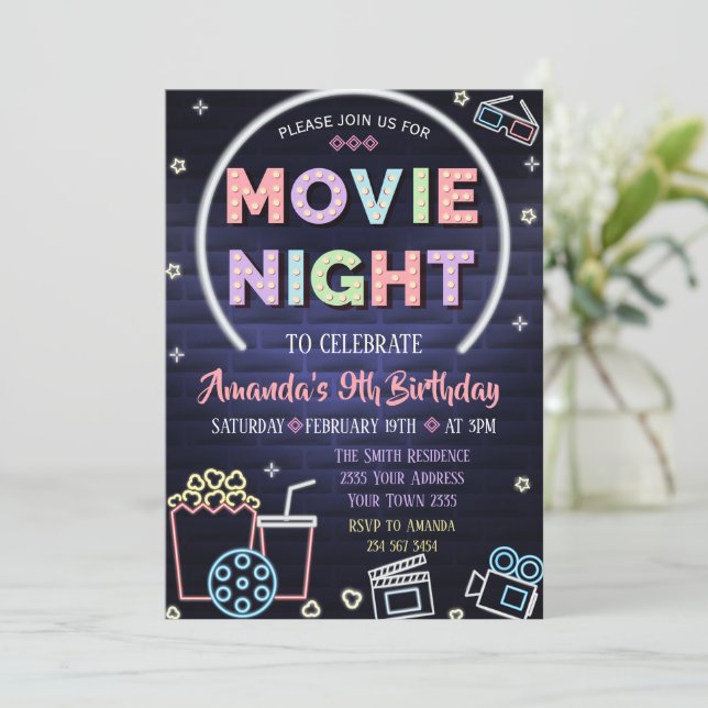 Convite de Aniversário para Noite de Cinema Sob as (Em pé/Frente)