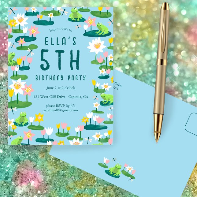 Convite de ANIVERSÁRIO PERSONALIZADO com Sapos & F (Frogs and Lily Pads Cute CUSTOM BIRTHDAY PARTY Invitation Postcard
)