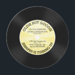 Convite de aniversário retro do registro de vinil<br><div class="desc">Convite de aniversário do registro de vinil do vintage que caracteriza uma luz retro - o grupo amarelo do teste padrão da listra do starburst em um círculo redondo bonito cortou o convite do aniversário. Aperfeiçoe para todo o aniversário adulto da idade, partido de aniversário de 30 anos, partido de...</div>