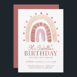 Convite de aniversário rosa do Rainbow Kid<br><div class="desc">Um convite de aniversário de um garoto do arco-íris,  cor-de-rosa e castanho rosado. Um estilo doce moderno de contraste de script e tipo colorido serif. Simples e caprichoso.</div>