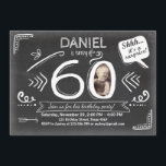 Convite de aniversário surpresa 60º Quadro<br><div class="desc">INA Uma maneira perfeita de convidar seus convidados para esta festa de aniversário especial! Chalkboard procura um aniversário de 60 anos!
Você pode adicionar sua própria foto!</div>