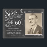 Convite de aniversário surpresa Chalkboard Rustic<br><div class="desc">Europeia: Um jeito perfeito de convidar seus convidados para esta festa de aniversário especial! Design de quadro. Você pode colocar sua própria foto!</div>