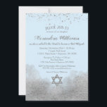 Convite de Bat Mitzvah Silver Azul<br><div class="desc">Um convite elegante de Bat Mitzvah,  azul e prateado,  com um confete de brilho prateado no topo e um brilho prateado no fundo com uma estrela reluzente de David.</div>