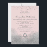 Convite de Bat Mitzvah Silver Rosa<br><div class="desc">Um convite elegante,  cor-de-rosa e prata,  de Bat Mitzvah,  com um confete de brilho prateado no topo e um brilho prateado a brilhar no fundo com uma estrela reluzente prateada de David.</div>