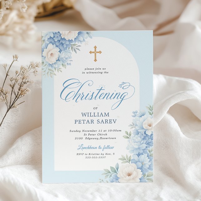 Convite de Batismo Floral Azul com Cruz Dourada (Elegant blue floral christening invitation with a cross.)