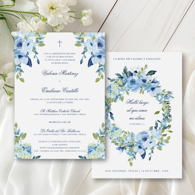 Convite de Boda Católica Elegante Casamento (Invitación de boda católica en español con flores azules y cruz cristiana.)