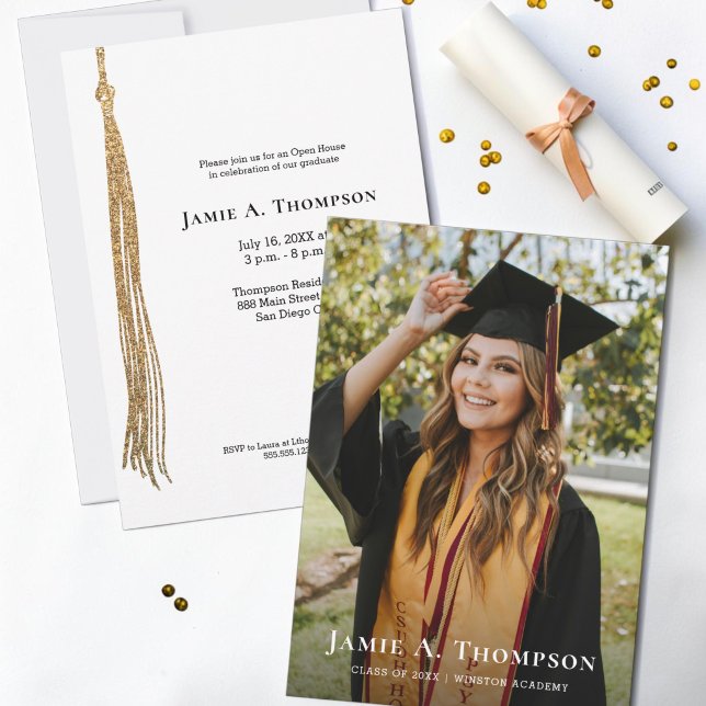 Convite de Casa Aberta de Formatura com Foto Moder (Graduation photo with gold tassel announcement and open house invitation.)