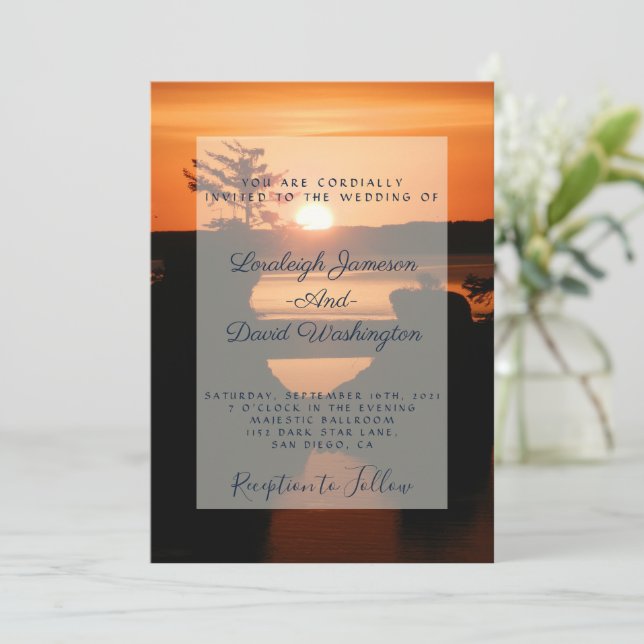 Convite de casamento ao pôr do sol na costa (Em pé/Frente)