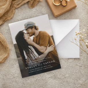 Convite de Casamento com Foto e Monograma de Tipo 