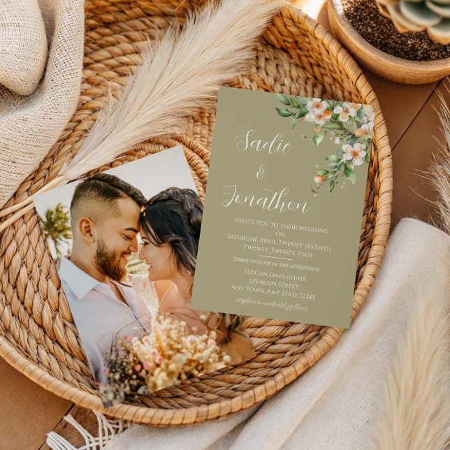 Convite de Casamento com Foto Floral em Verde Sage (Criador carregado)