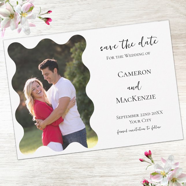 Convite de casamento com foto ondulada moderna par (Modern wavy frame photo wedding save the date invitation announcement with custom text)