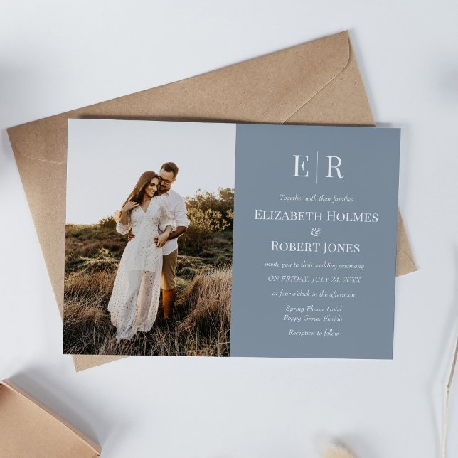 Convite de Casamento com Foto Personalizada e Mono (Elegant Dusty Blue Monogram Custom Photo Wedding Invitation on white table with neutral decoration.)