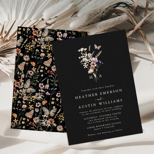 Convite de Casamento com Monograma Preto (Floral Monogram Black Boho Wedding Invitation with Butterfly by Painted Paperie)