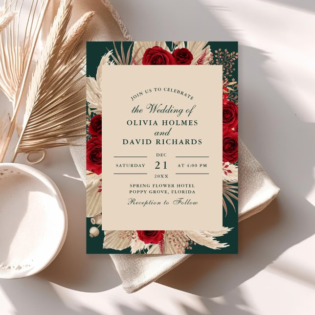 Convite de Casamento com Rosas Burgundy Verde Esme (Emerald Green Burgundy Roses Wedding Invitation on a sunny boho table.)