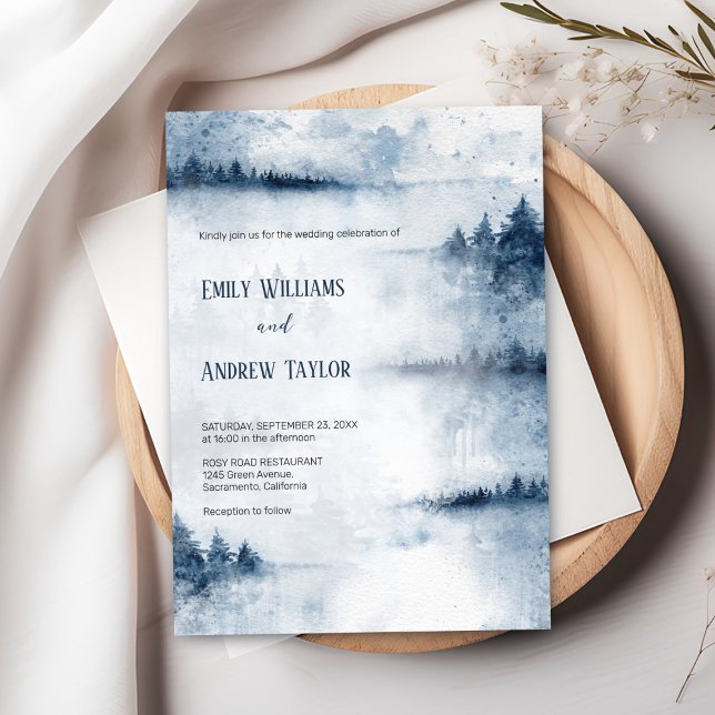 Convite de casamento da floresta com neblina de ág (“Elegant navy blue watercolor wedding invite with foggy forest design for rustic or woodland wedding)