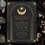 Convite de casamento de Arranque da Placa Dourada<br><div class="desc">Adicione um toque de magia celestial ao seu grande dia! Estes convites de casamento místicos de tarô apresentam um design inspirado no tarô com um sol radiante,  lua e estrelas em ouro contra um misterioso fundo negro. NOTA: O ouro apresentado nesta design NÃO é folha de alumínio real.</div>