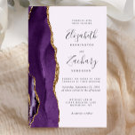 Convite de casamento de Lavanda de Agate Dourado R<br><div class="desc">A borda esquerda deste elegante convite de casamento moderno apresenta uma cor d'água roxa, borda agitada, aparada com falso brilho dourado. O texto personalizável combina a escrita manual de cinzas de carvão, as fontes em copperplate e itálico em um fundo de lavanda. O verso apresenta um design de agate roxo...</div>