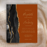 Convite de casamento Dourado Agate Terracotta<br><div class="desc">A borda esquerda deste elegante convite de casamento moderno apresenta uma coloração aquosa preta,  borda agitada,  aparada com falso brilho dourado. O texto personalizável combina manuscrito dourado,  fontes em copperplate e itálico em um fundo de terracota. O verso apresenta um design de agate preto e dourado correspondente.</div>