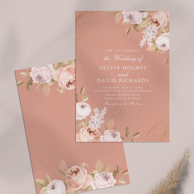 Convite de Casamento Elegante Peônia Rosa (Elegant Pink Peony Wedding Invitation on table.)